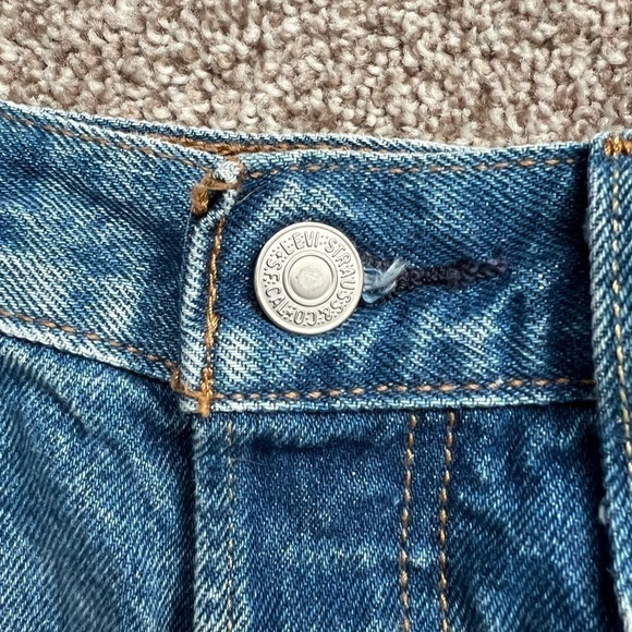 LEVIS  short 501 size W30 - Picture 7 of 10